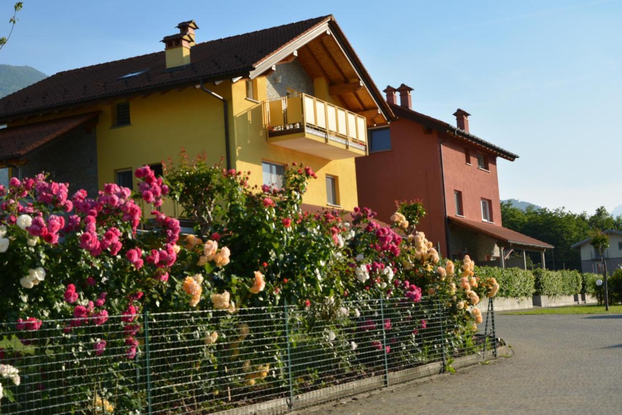 Residence Girasole Casa Rossa A Colico Eksteriør billede