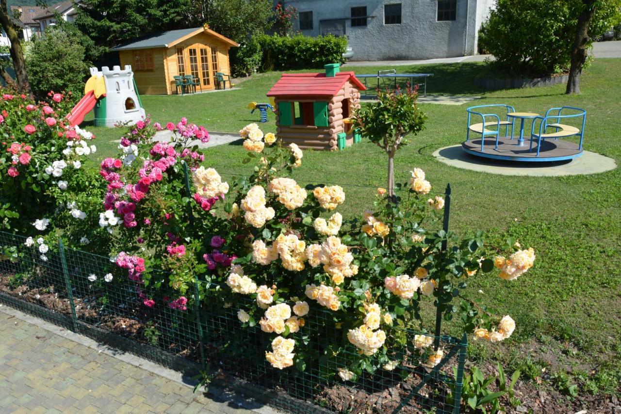 Residence Girasole Casa Rossa A Colico Eksteriør billede