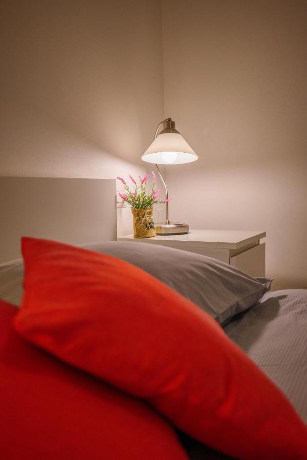 Residence Girasole Casa Rossa A Colico Eksteriør billede
